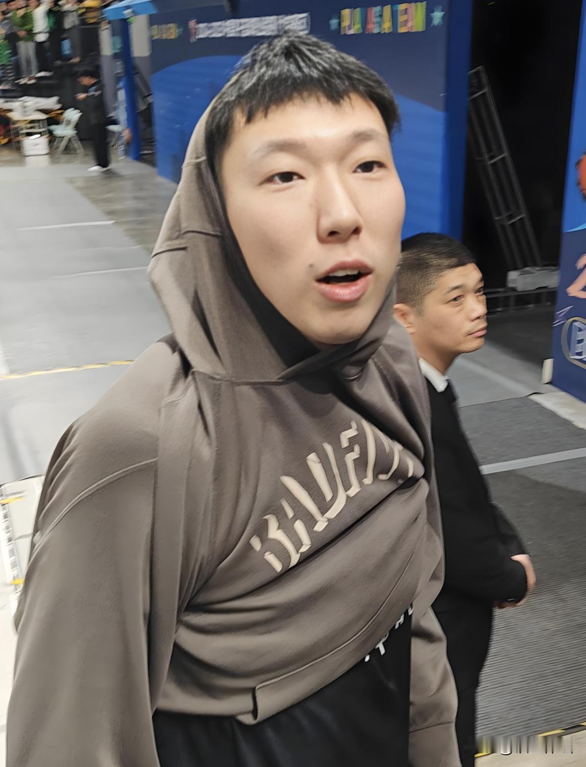 周琦又成了焦点。

周琦成为四川男篮的一员参加全运会，本就是令人惊愕的事情，但他