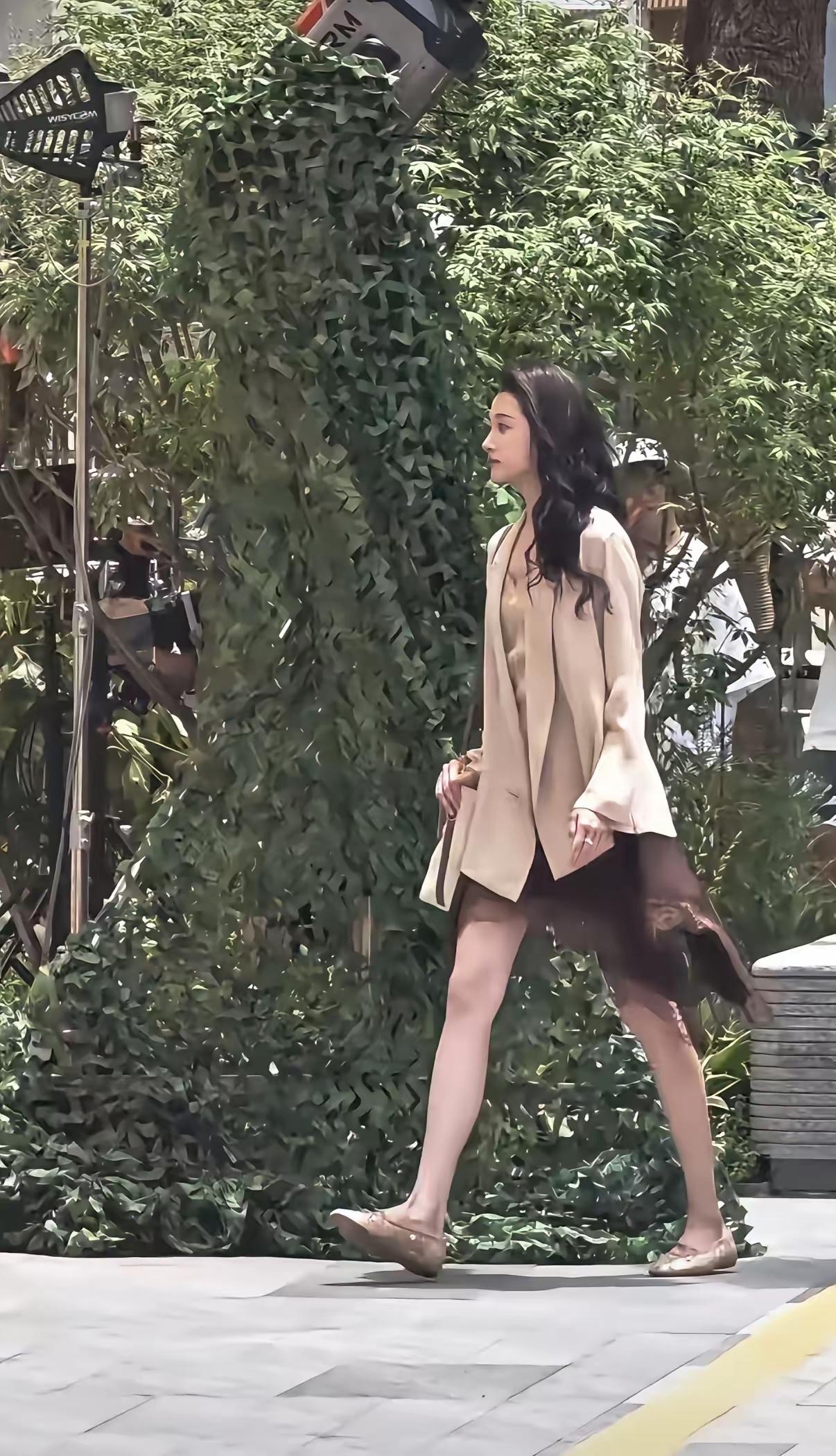 关晓彤真的很漂亮的，个子高，身材好，气质棒，妥妥的小仙女一枚。而且，前途无量，风