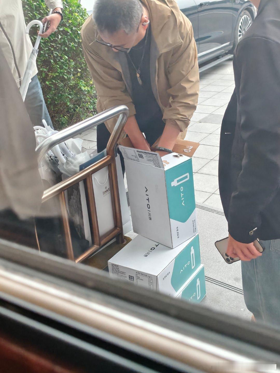 这几天活动密度真的超级高阿维塔12刚结束这边问界的物料等着进场了日常分享 ​​​