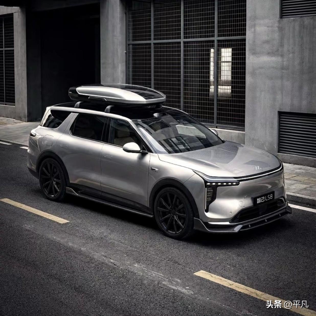 智己LS8这不国产路虎运动吗？

问值不值得买？说真的，能掏得起这个钱的主，心里