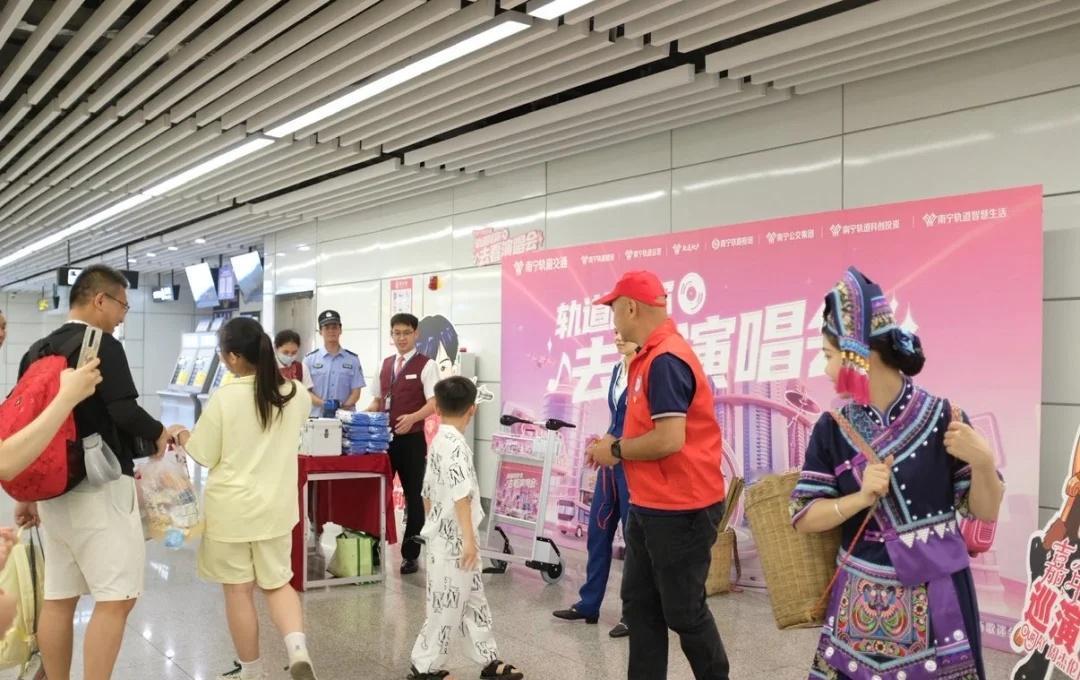 谁懂啊！🚇 南宁地铁把杰迷的三月三宠到哭💖
赴「甜甜的南宁」之约的杰迷，刚下