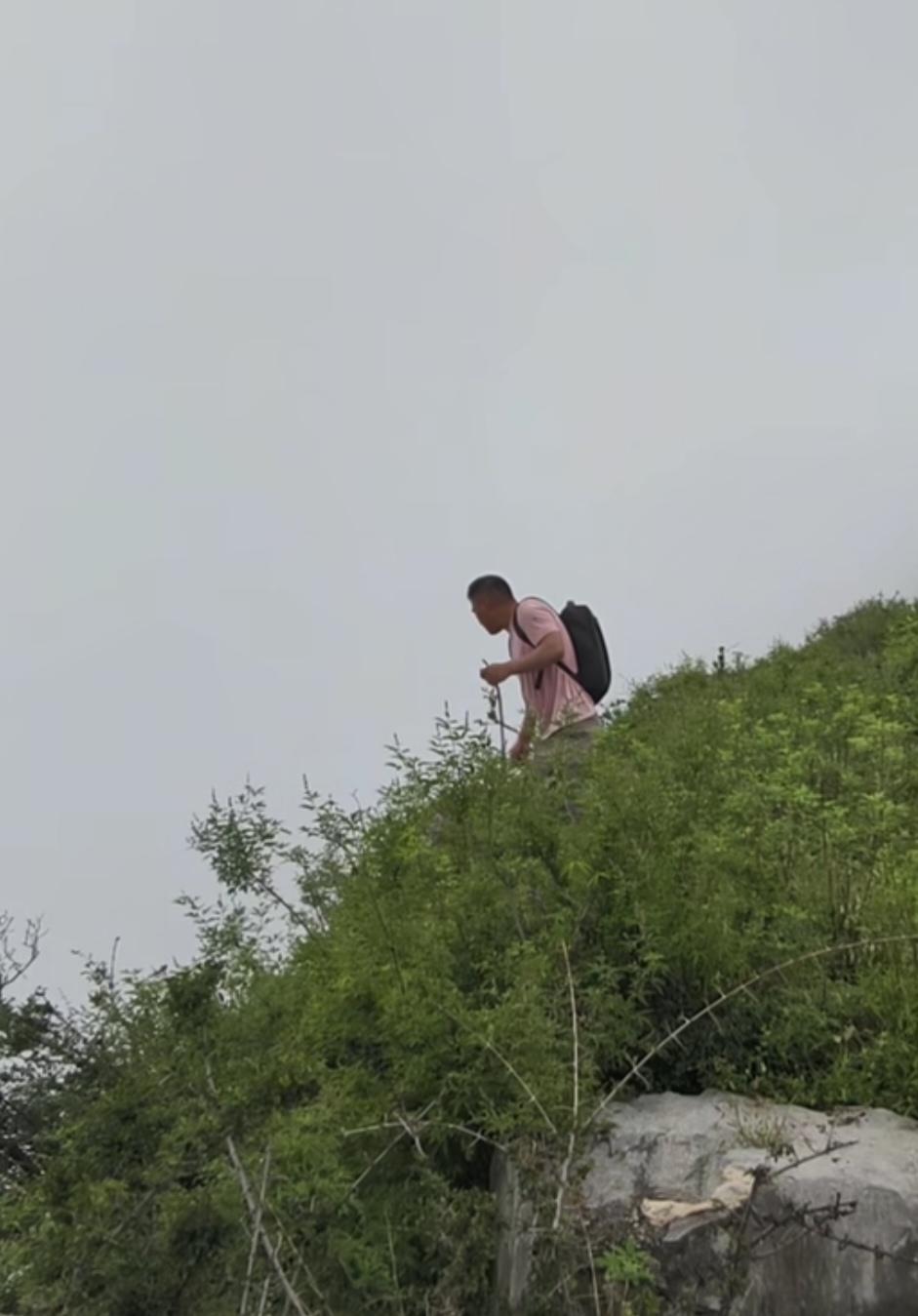 看视频，他在找失联了七天的妹妹，心酸，怎么旅个游妹妹就不见了呢？
到今天是第八天