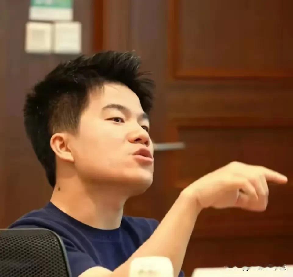 董宇辉爆红，对社会的影响已经弊大于利了。

很多年轻人喜欢追捧董宇辉，但他们不知