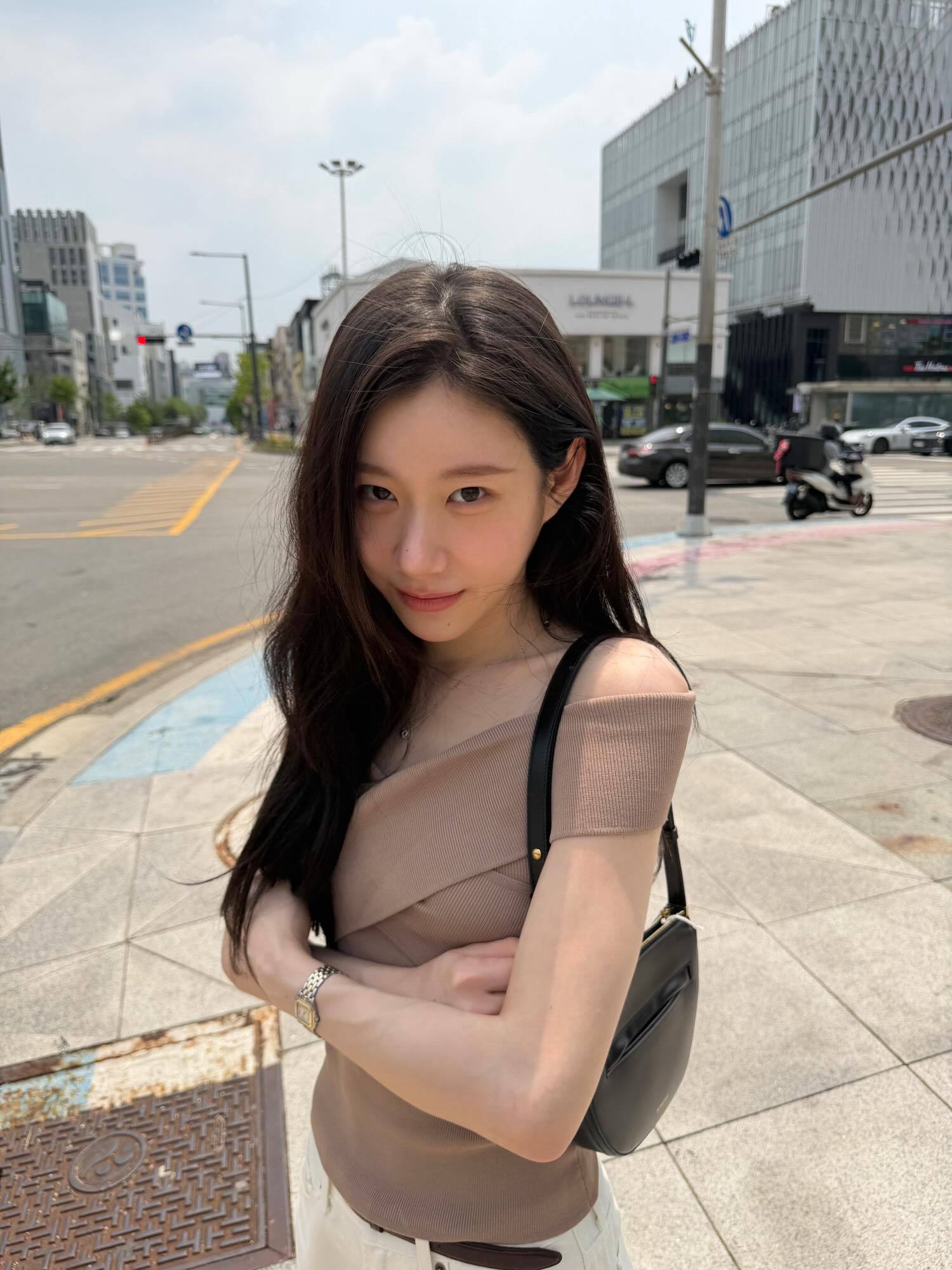 李彩领 INS更新🤎🤍 