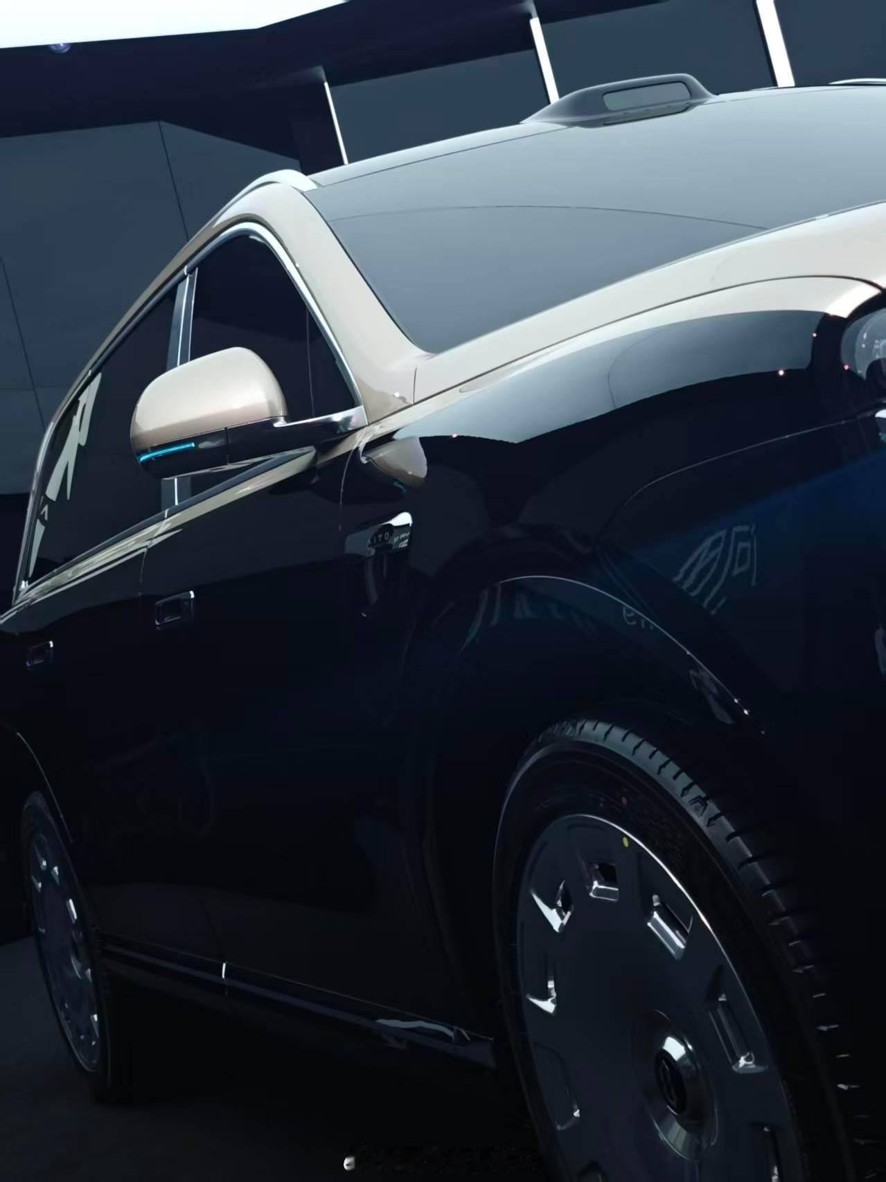 鸿蒙智行发布会 问界M9 Ultimate真帅 