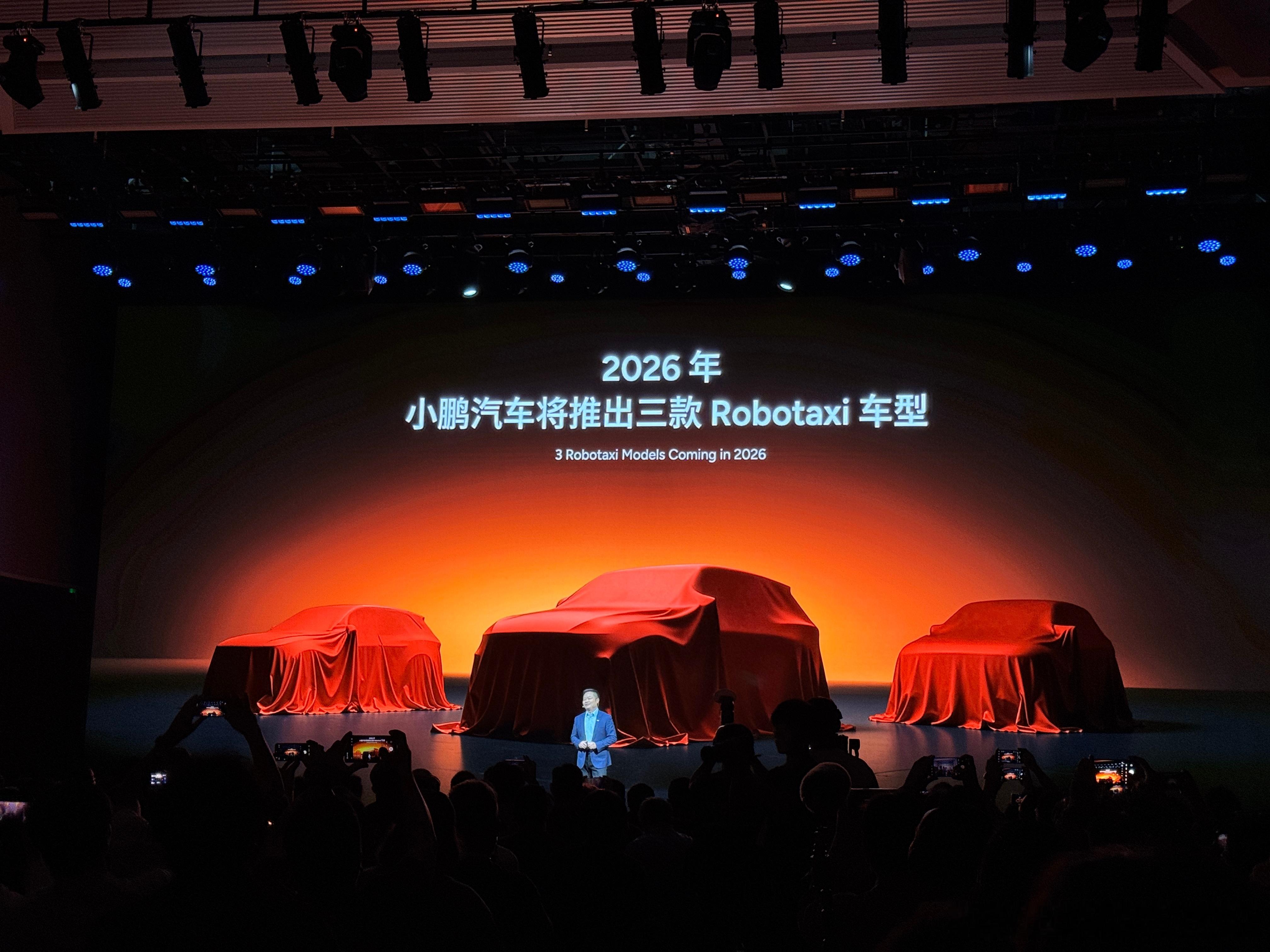 小鹏的Robotaxi在2026年就会有，而且一下上三台四块图灵芯片，3000t