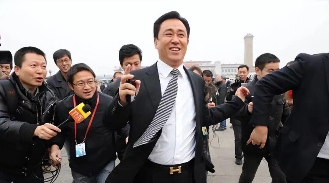 许家印判决还没到一个月，第二轮法庭来袭，翻盘希望彻底破灭……

曾经手握万亿商业