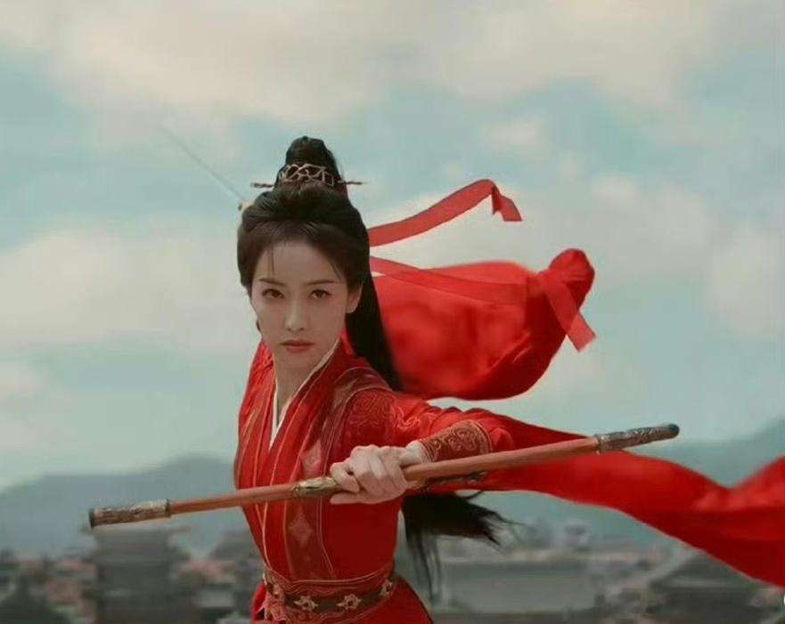 宋茜 刘诗诗古装红衣造型，你get谁？ 宋茜红衣舞剑直拍刘诗诗 ​​​