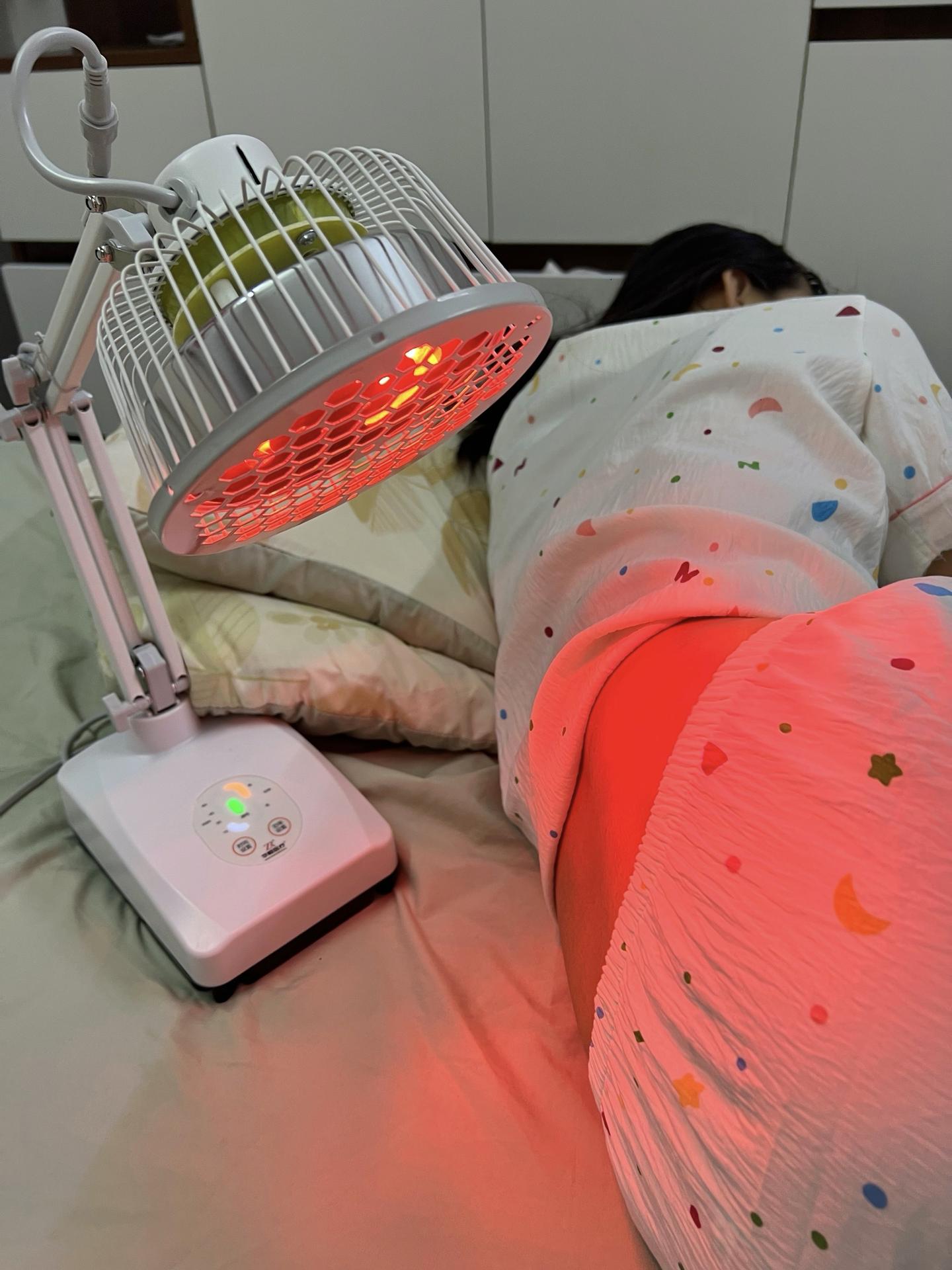 姐妹们！听我的!有宫*寒痛*经，盆腔*炎，小腹坠*胀都去烤这个烤灯，每...
