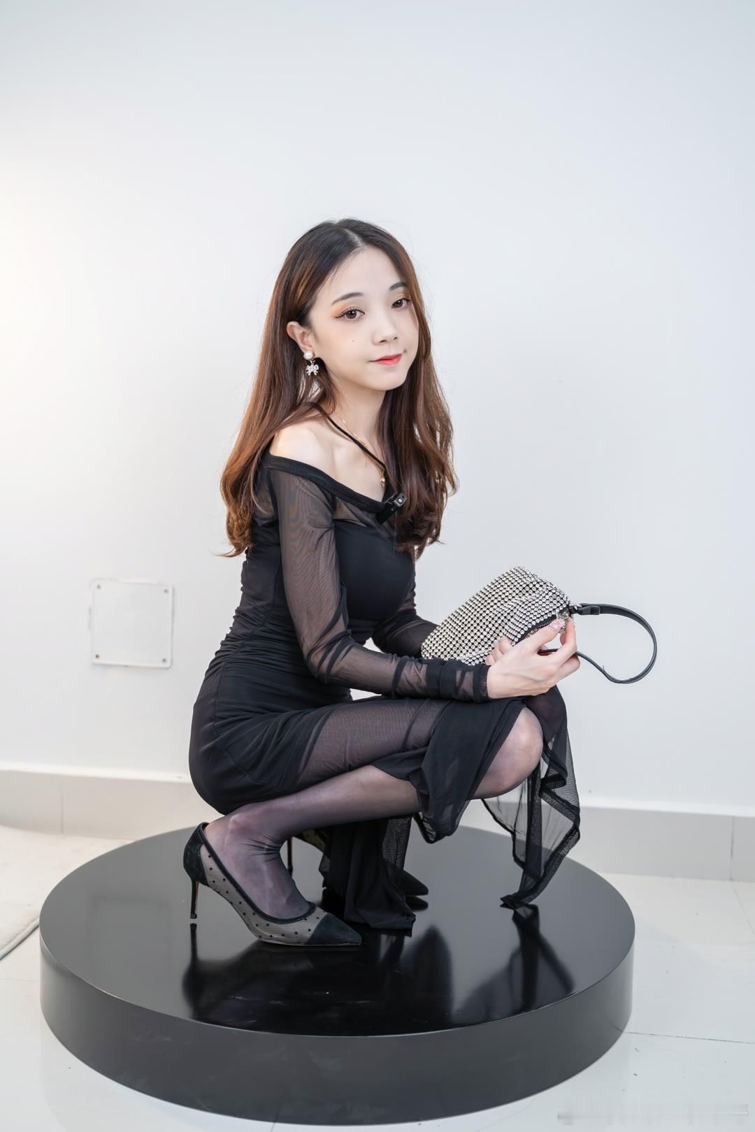 黑夜配黑丝 ​​​