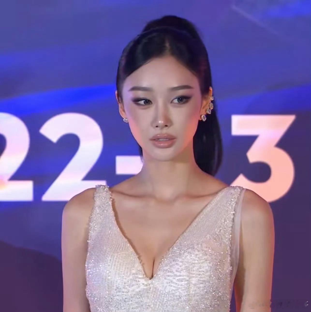 aespaTIMA红毯aespa 是 SM 旗下第四代（含准五代）女团里的顶级一