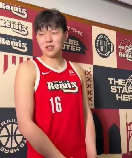 还是那么幽默记者：感觉他们对你打得非常身体对抗，尤其是杰弗里斯，你是怎么应对的？