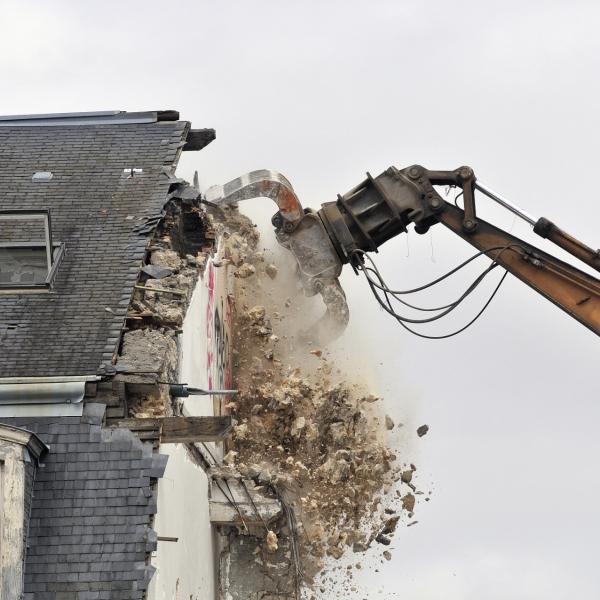 大理网民向市委书记投诉某楼盘商铺顶楼私搭乱建是否审批❓官方回复➡️

2026年