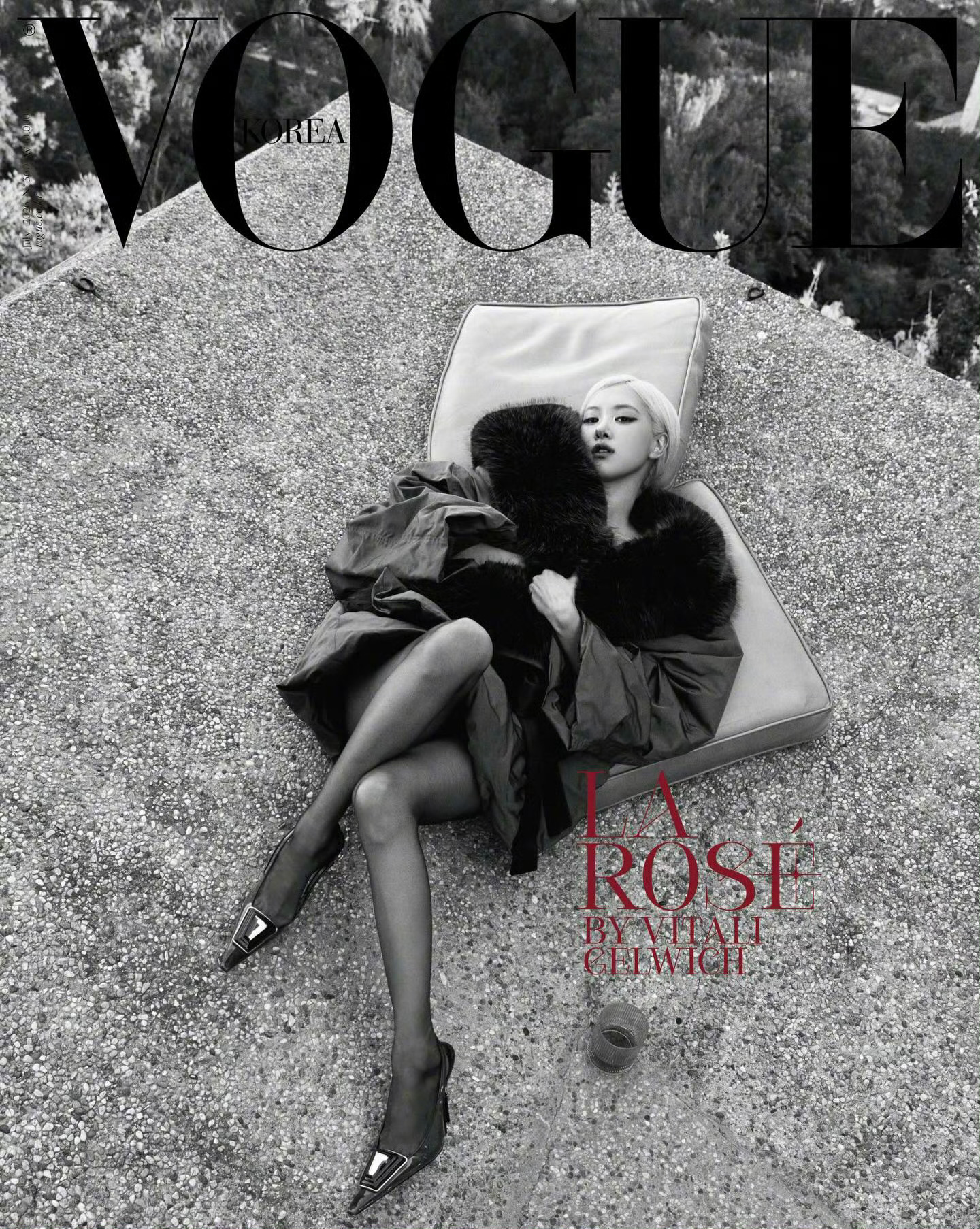 朴彩英登封Vogue Korea 2026七月刊，第四次化身圣罗兰女郎，利落冷调