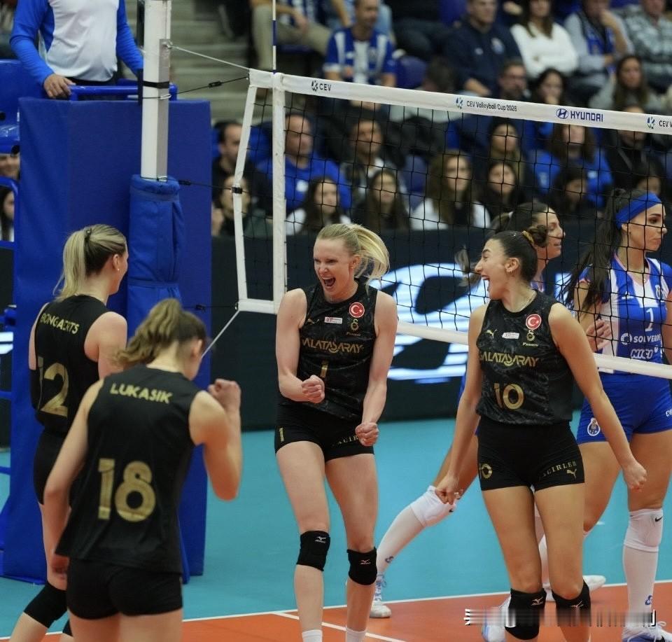 2025-2026赛季女排欧联杯1/16决赛首回合，土耳其🇹🇷加拉塔萨雷3-