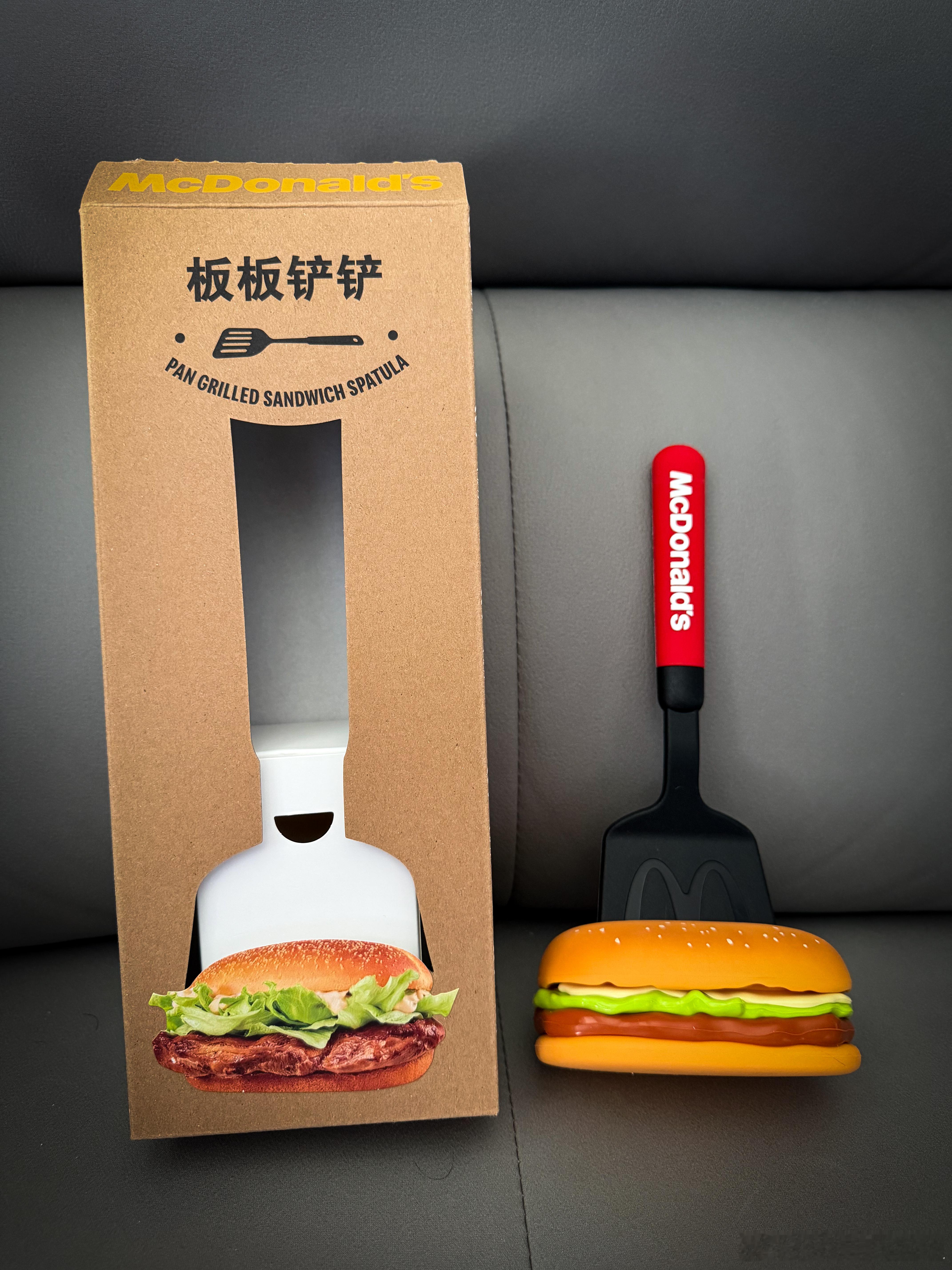 麦门！食品级的铲子 写着耐热220℃正好我最近经常煎鸡蛋和牛排下次试试麦当劳铲子