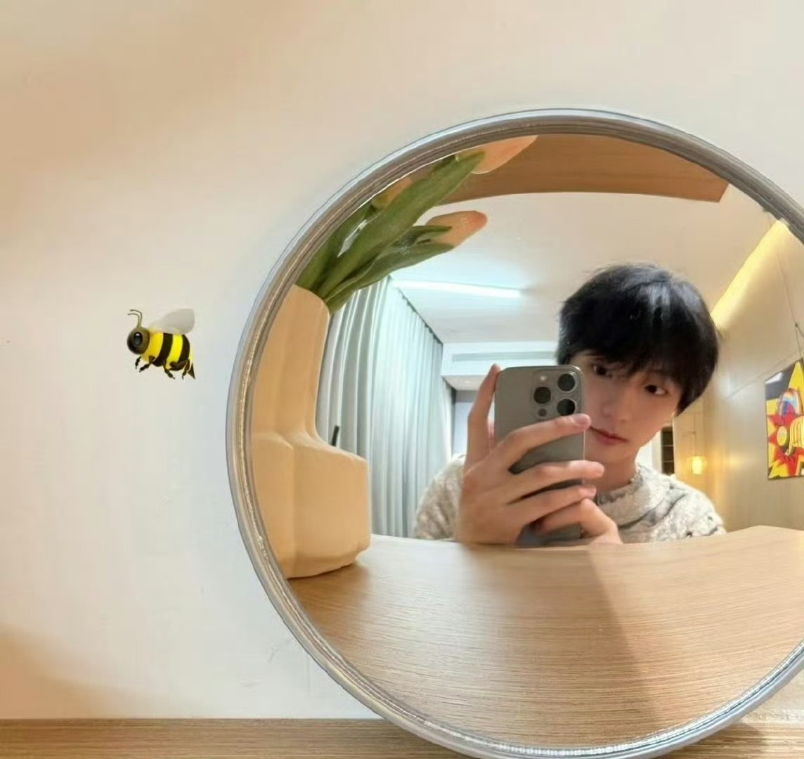 穆祉丞晒对镜自拍穆祉丞对镜自拍照穆祉丞晒对镜自拍，好乖啊 