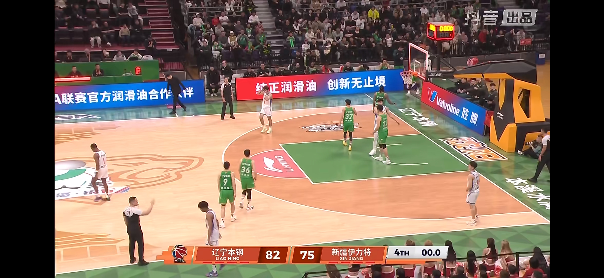 迎来复出的赵继伟，帮助辽宁男篮主场战胜新疆男篮。伊利福拉提末节的连续三分，一度帮