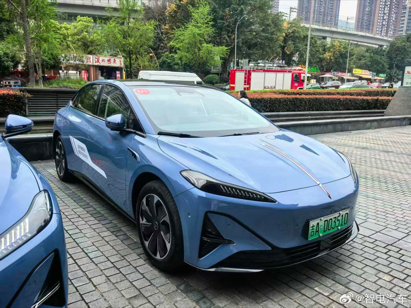 刚在重庆跑完红旗天工05的试驾，说实话，敢来8D魔幻城市搞“国标共鉴”活动，还让