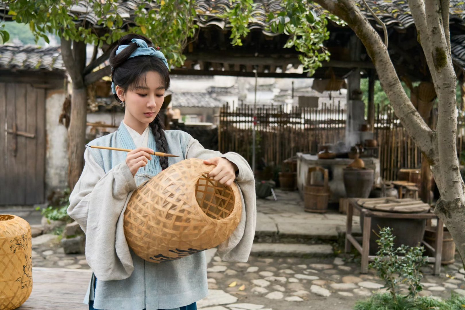 杨紫  🍁 杨紫玉兰花开君再来     🍁 杨紫董竹君  你借我的雨伞生锈在