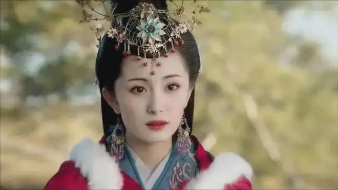 公元前31年，22岁的王昭君丈夫刚去世不久，继子闯进帐篷对她说:“我娶你”，王昭