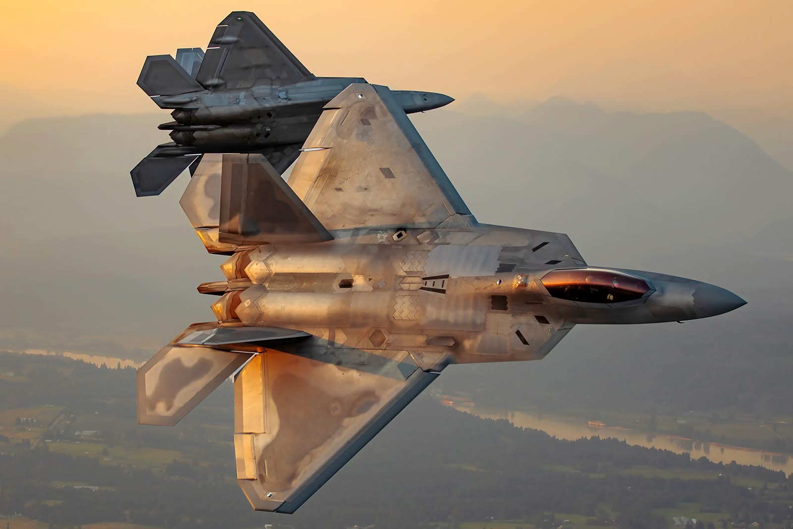 今日猛禽 早安猛禽｜空对空摄影USAF F22Photo credit: Avi