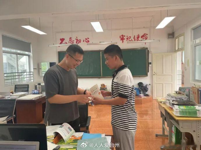 台州教师坚守十三年照亮无数山里孩子求学路 “只要还有一个孩子需要我，我就会一直站