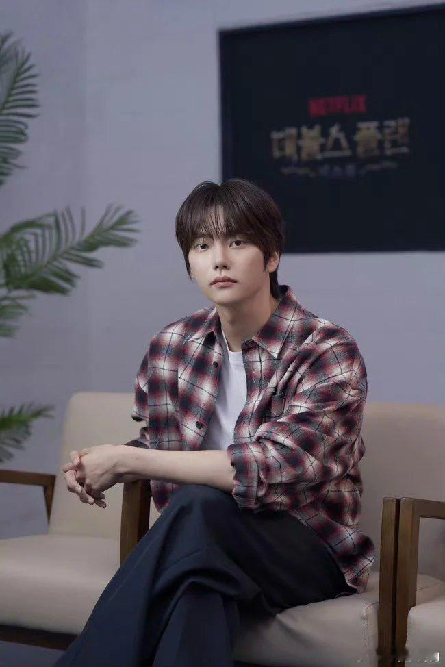 海恩贤圭分手27日，贤圭在采访中被问及与《换乘恋爱 2》中结缘的成海恩的关系时，