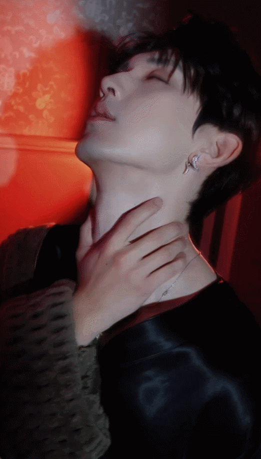 这居然是郭俊辰这还是我认识的那个在奶茶里偷偷放盐的郭俊辰嘛[害羞][害羞]几天没