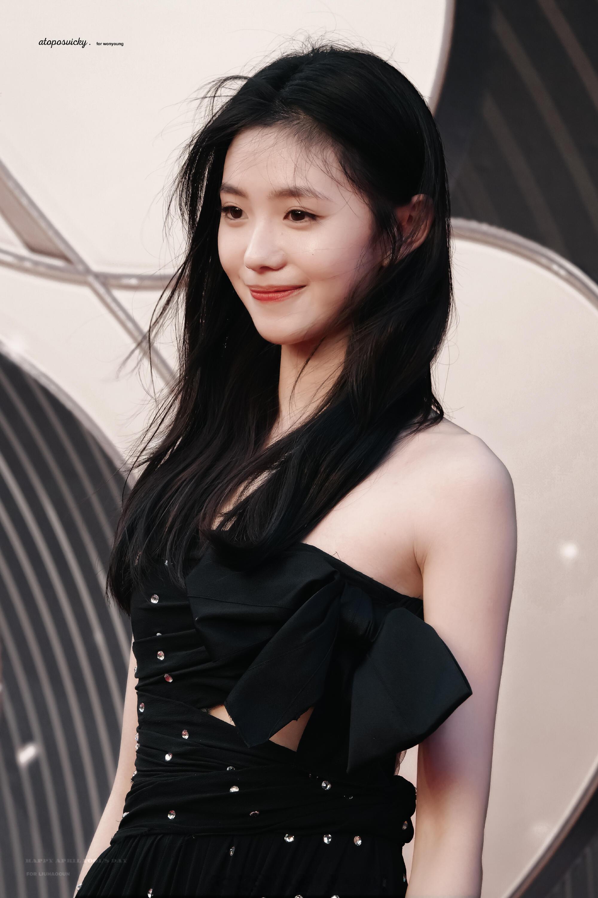 回顾一下元英站姐给刘浩存拍的这组图连风都恰到好处 💓💓 