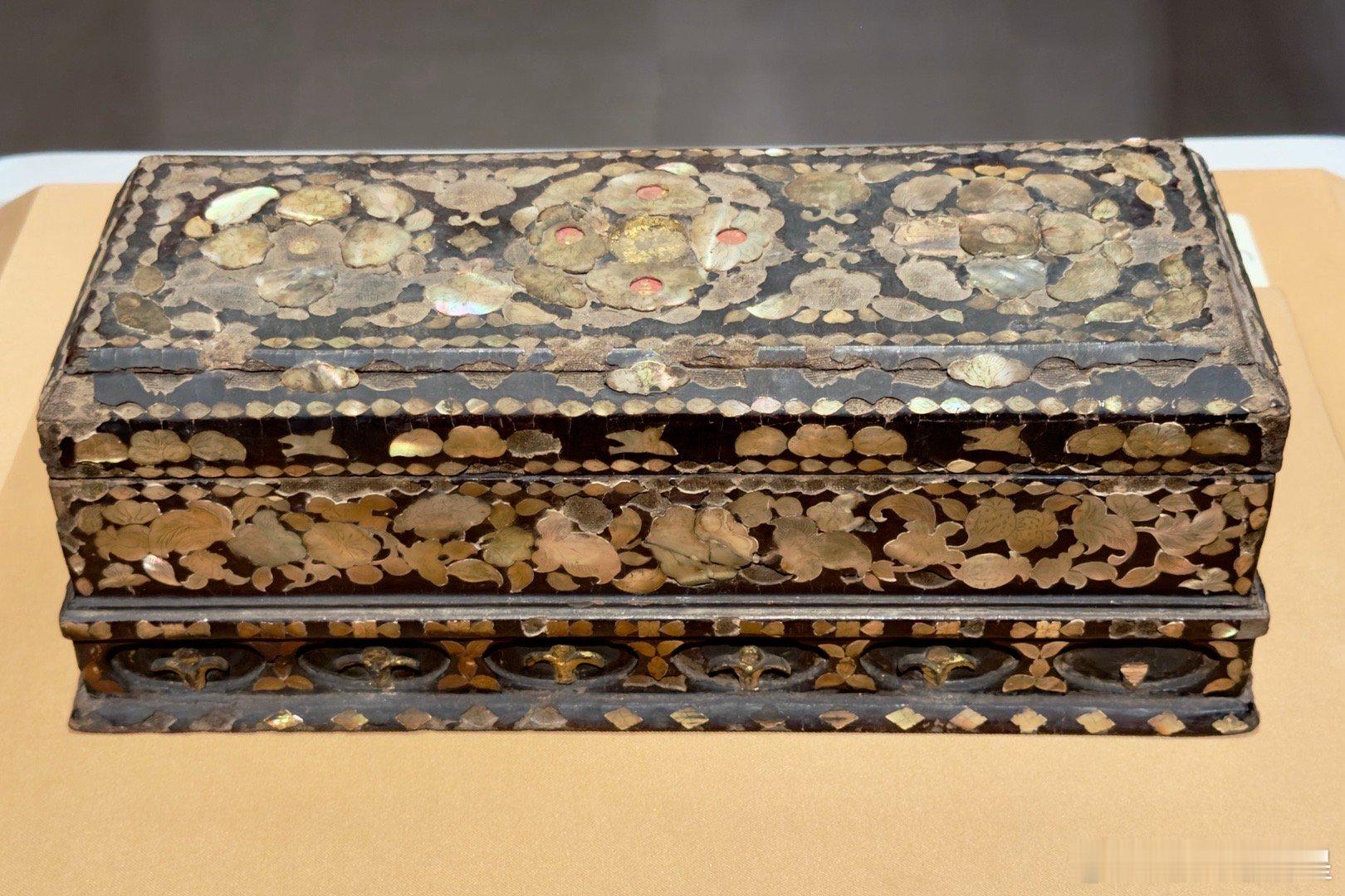 上海博物馆年度特展：红翠斗芳菲，宋元明漆器珍品展。本次展览由上海博物馆和日本东京