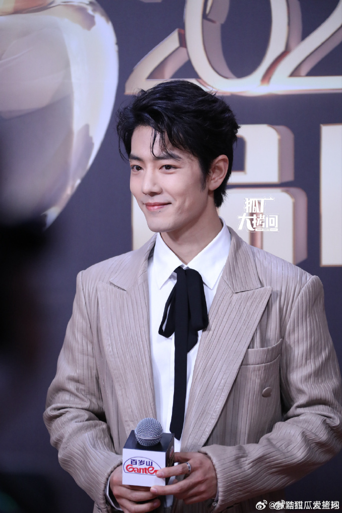 已经完全迷失在肖战的这组图里 