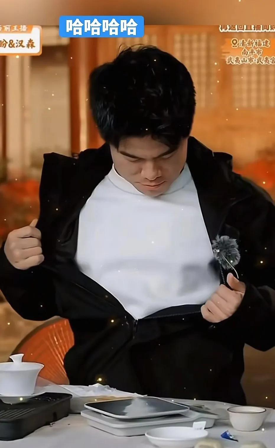 昨晚直播，有人想看董宇辉出丑。
结果，被他结结实实上了一课。
你以为是网友的玩笑