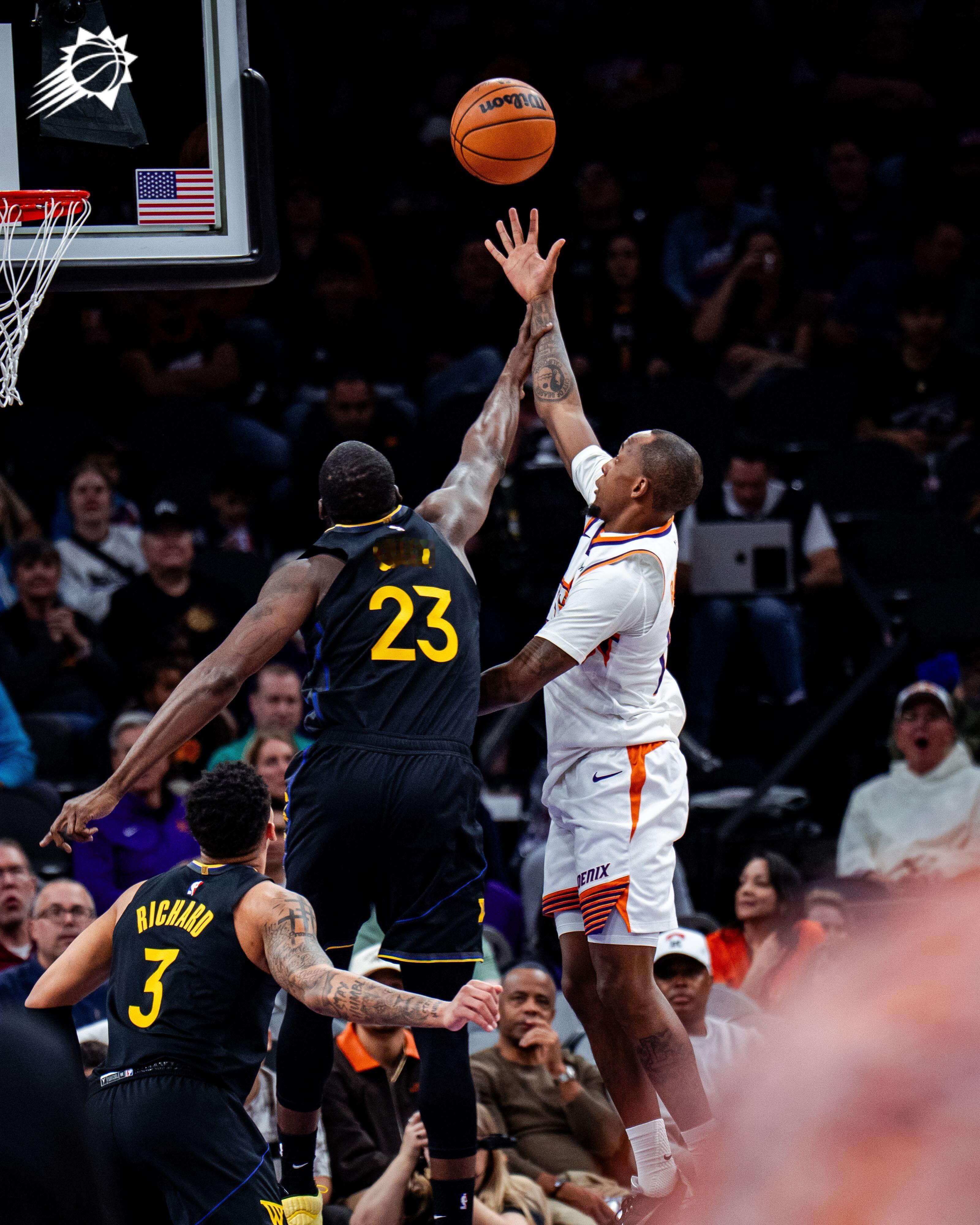 第二节刚开局，布耶一个漂亮的上下步，晃起对手，打进篮下两分！菲尼克斯太阳 | 旭