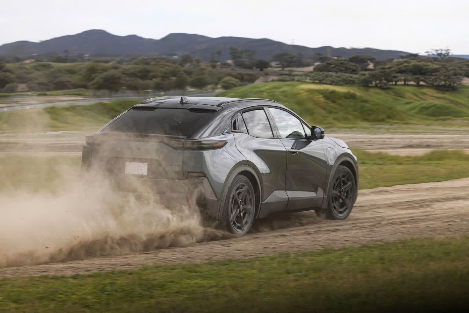 斯巴鲁  【US】2027  Uncharted纯电SUV，维持2026款定价，