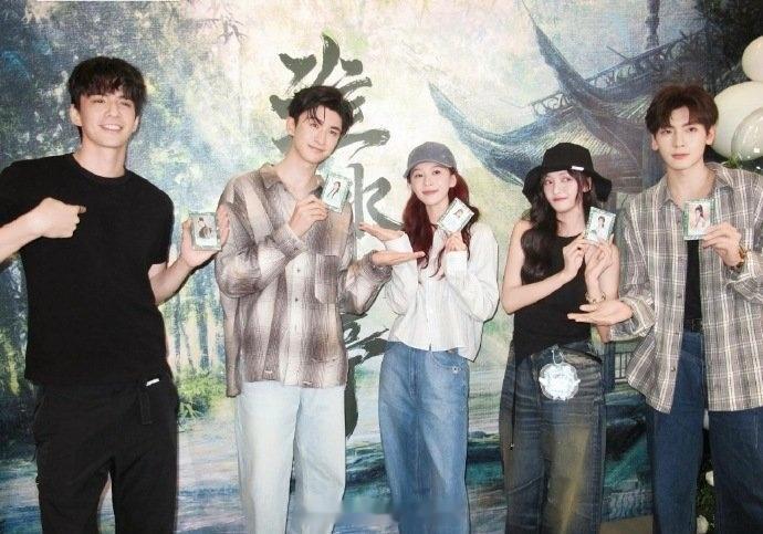 刘诗诗 张云龙 吴宣仪 翟潇闻《淮水竹亭》答谢宴合照[yeah] ​​​