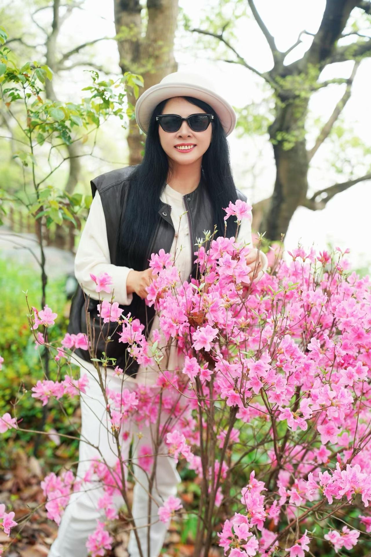 嘉兴｜ 💛 小普陀

是不是有点好看？

白色灯塔，
孤独图书馆，
漫山盛放的