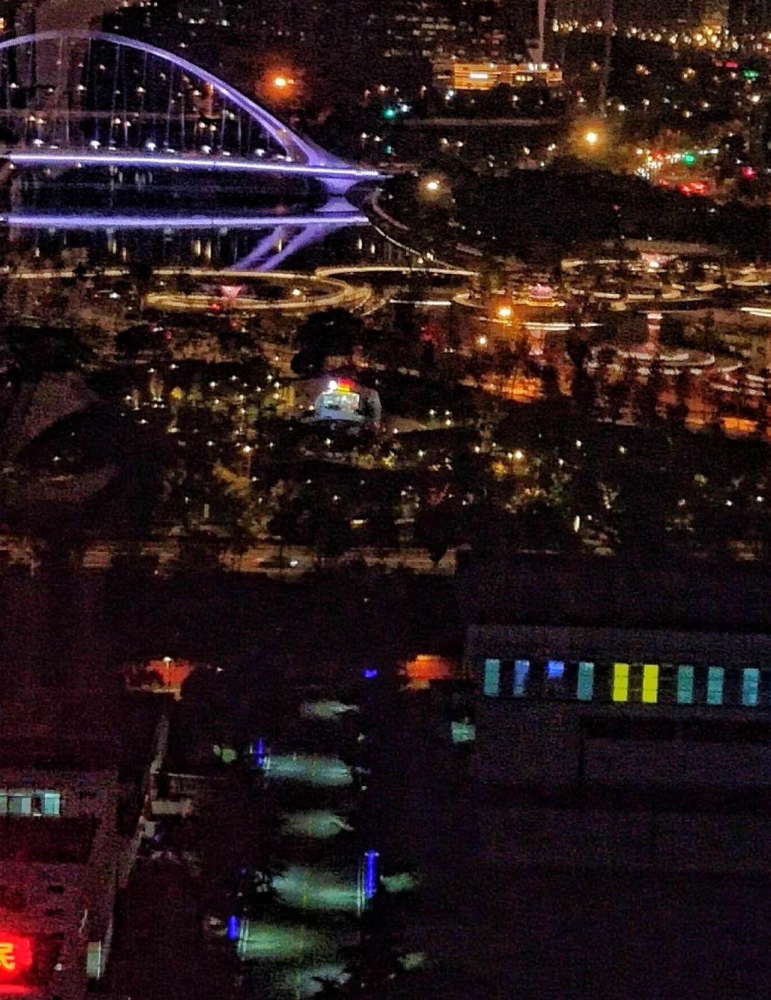 晚上九点半的夜景
看看你们拍的城市夜景图
我爱的城市自带BGM 带你看夜景
夜色