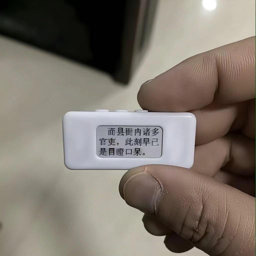 现在的人摸鱼都已经卷到这个地步了吗？🤯
刷到个超离谱的东西，就这个迷你小方块，