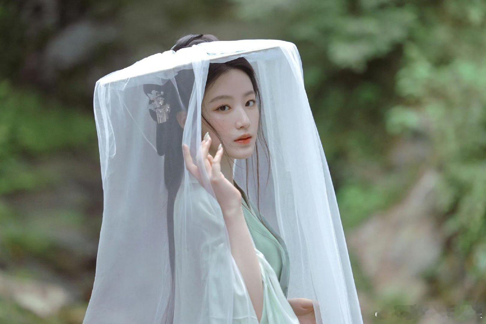 叶舒华汉服照叶舒华汉服清冷感 叶舒华的汉服造型也太绝了吧！清冷气质和传统汉服完美