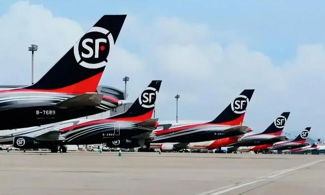 顺丰快递为什么这么快？顺丰用的是民航淘汰的二手飞机，这种飞机新机2亿元起步，就连