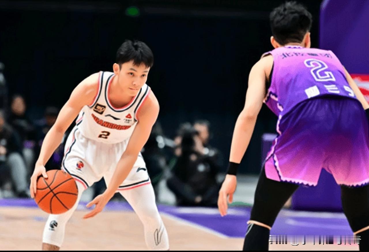 徐杰32分11助攻，广东男篮大残阵战胜北控，CBA常规赛，广东客场挑战北控，这场