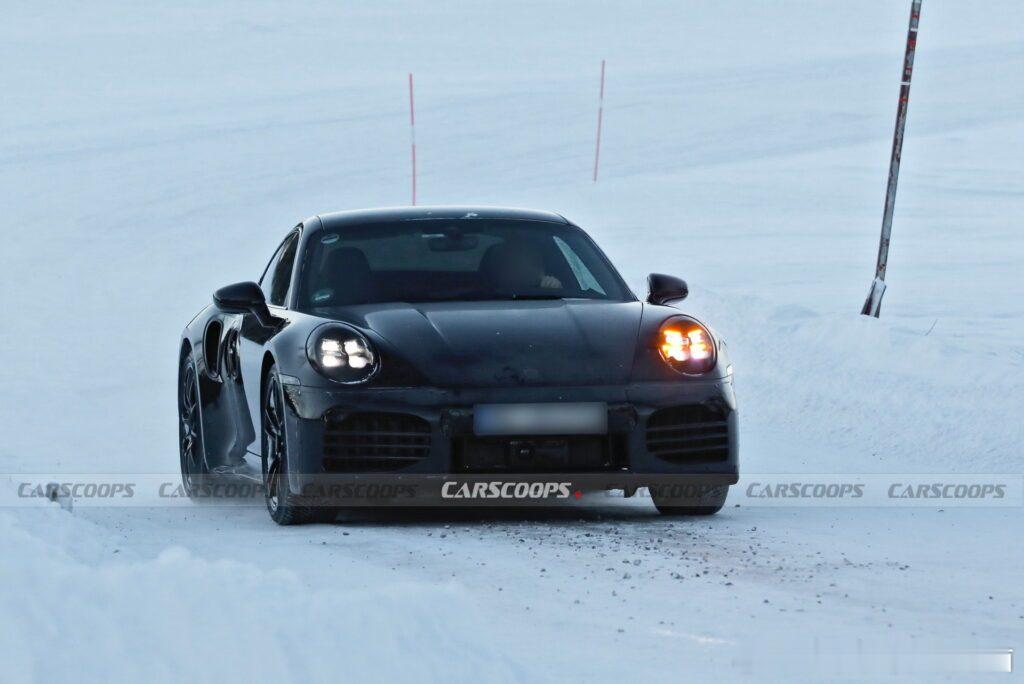 #这是你要的潮车吗# 代号992.2的新款保时捷911测试照，预计Turbo和T
