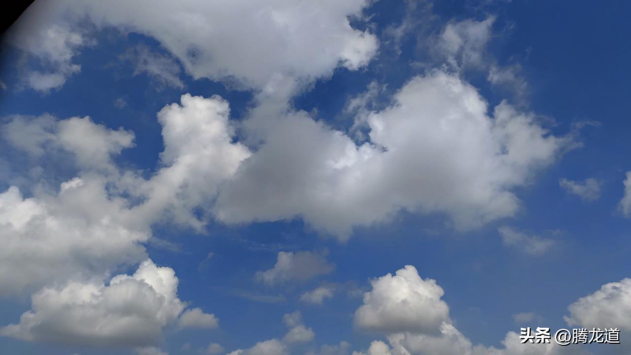 分享一张相册里随手拍的天空蓝天无边白云飞