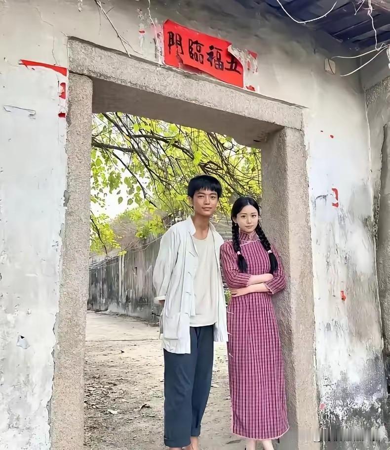 《写给阿嬷的情书》是给这个社会，相信人间自有真情的人，一个拥抱。
这几天，一部投