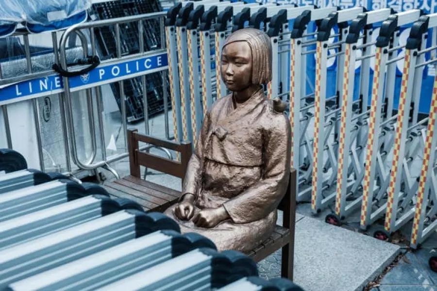 日本大使一封信，新西兰把慰安妇雕像否了！
4月28日，新西兰奥克兰德文波特-塔卡