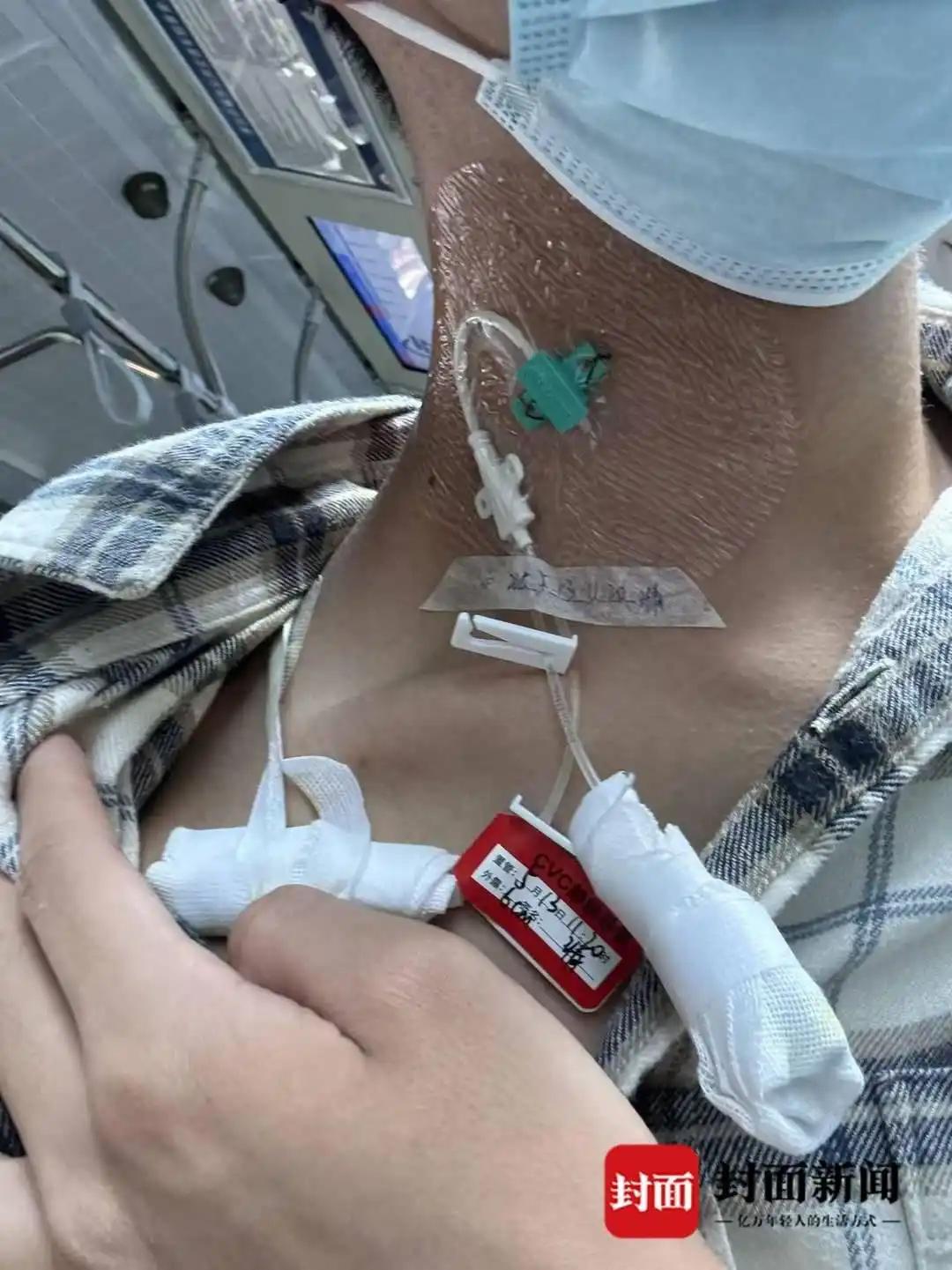 重庆患病男孩自查文献，“自我突围”确诊自己为卟啉病。两年半跑了七八个城市，摞起来