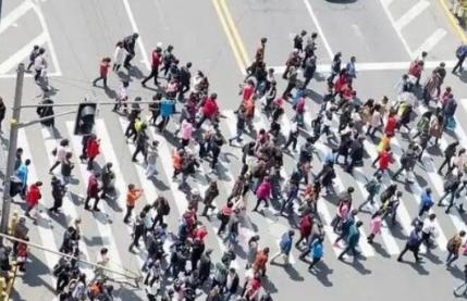 中国人将越来越少？早在2023年，人口专家就称：无论放开几胎，中国人口都会急剧萎