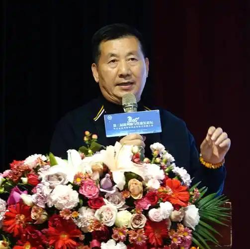 一位性学专家说：“遇见舍得给你花钱的男人， 玩命的爱他就行了。 这年头谁都不宽裕