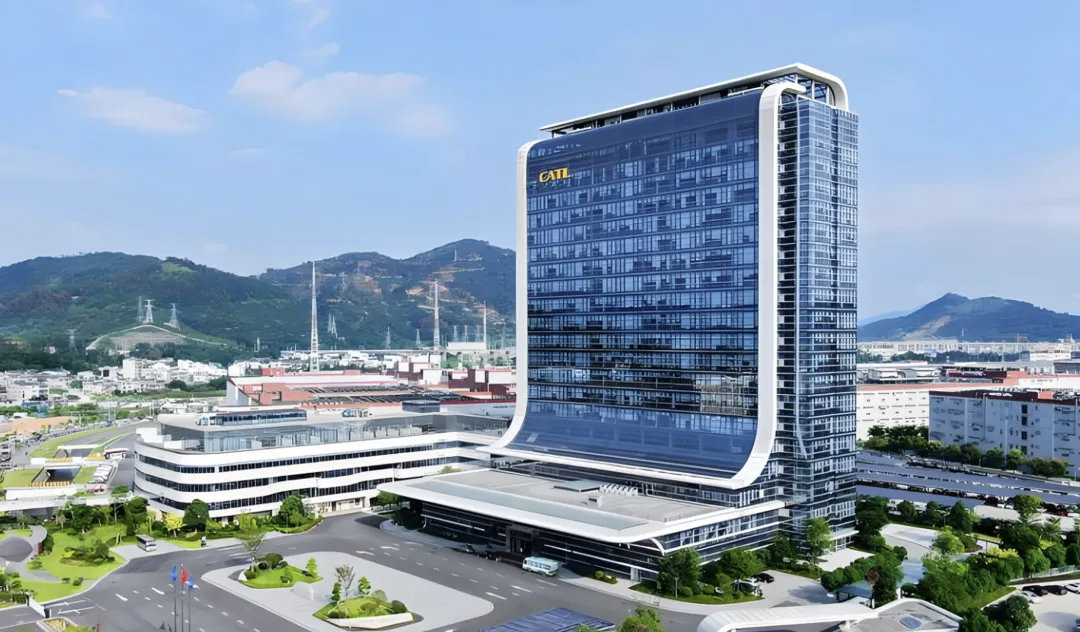 新能源将开启超级向上周期，油价冲高倒逼能源转型提速；储能与并网技术突破解决消纳难